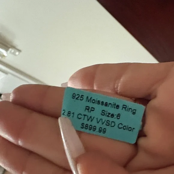 Gorgeous moissanite ring - Picture 6 of 6